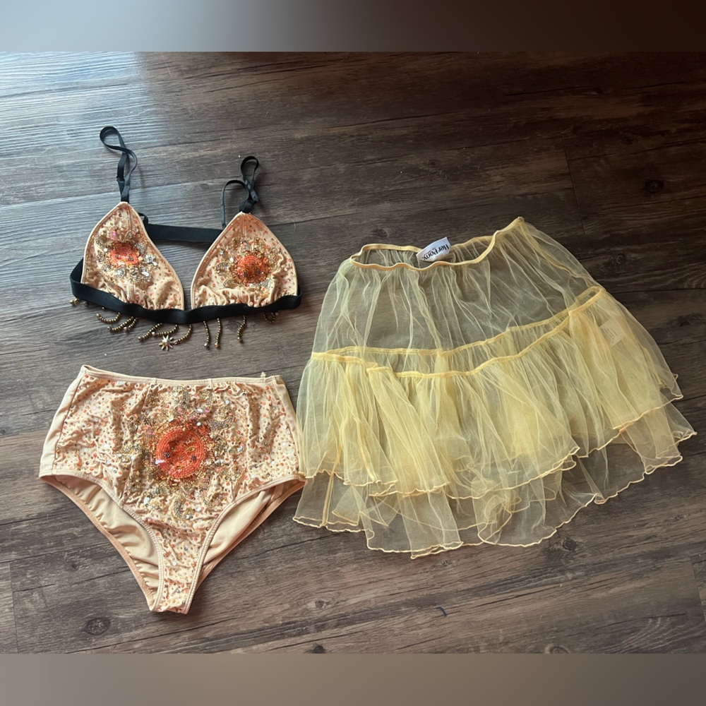 Festival 3 piece set by Her Pony.